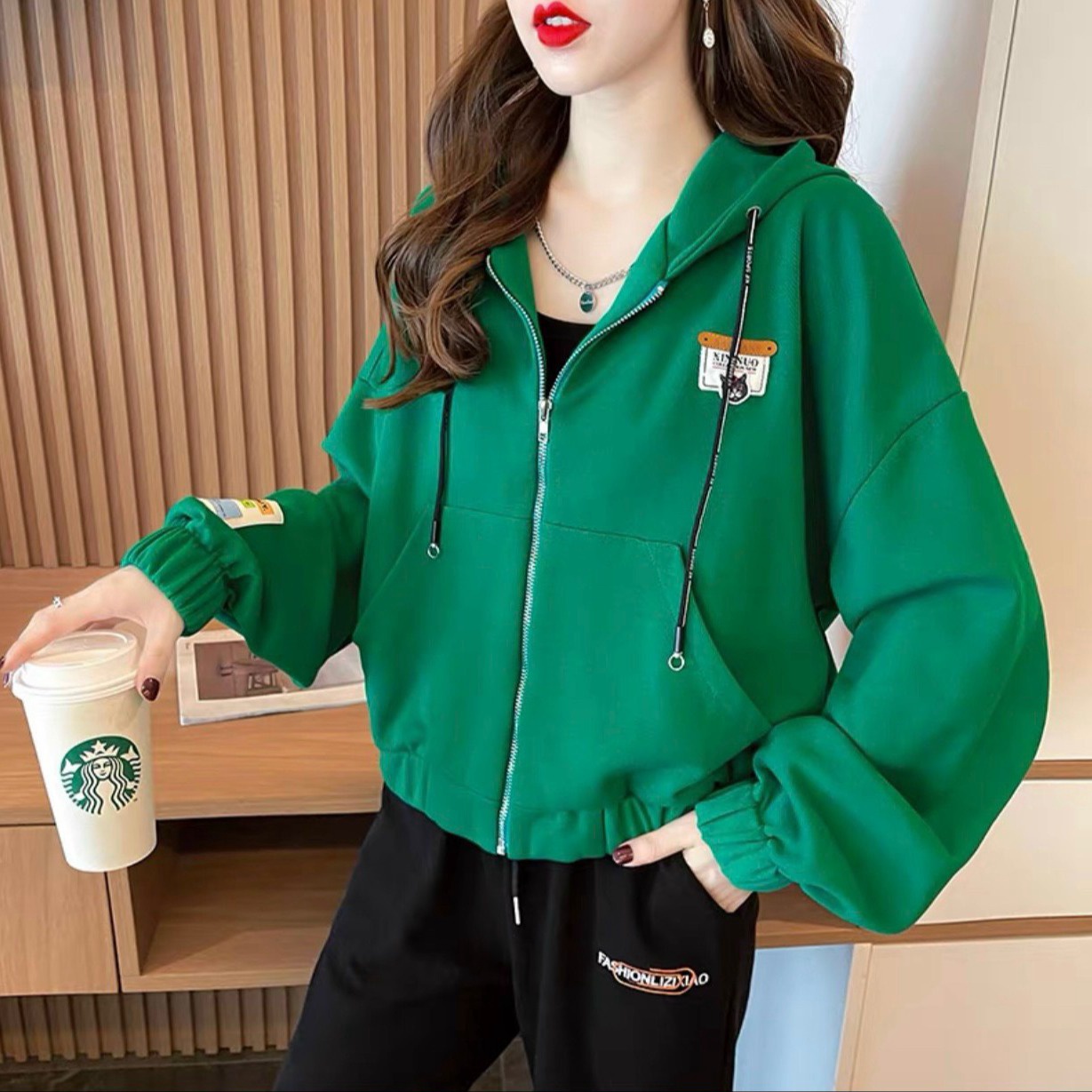 Áo Khoác Croptop Nữ Dây Kéo Logo Thỏ Chất Thun Nỉ Trơn Có Nón Dễ Thương
