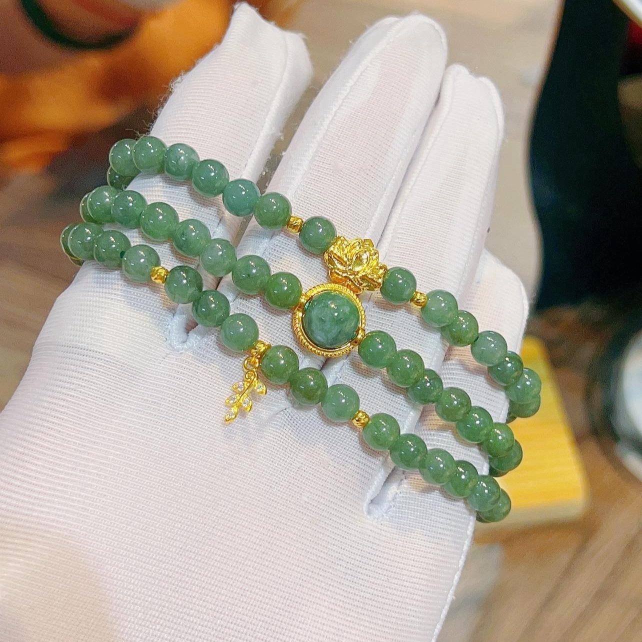 Alternative view of Vòng Tay Ngọc Lam Phối Charm Vàng Có Thẻ Hóa Đơn - Thắng Giang