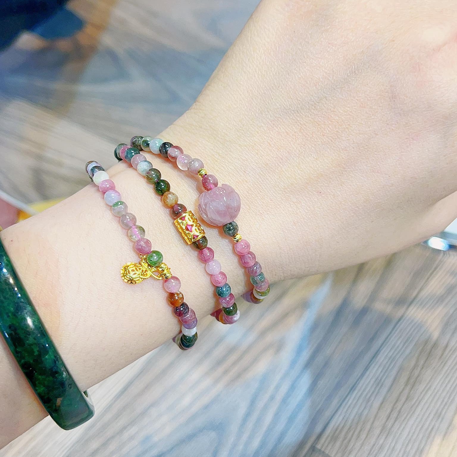Alternative view of Vòng Tay Đá Tourmaline Thiên Nhiên Sen Thạch Anh Hồng Phối Charm - Thắng Giang
