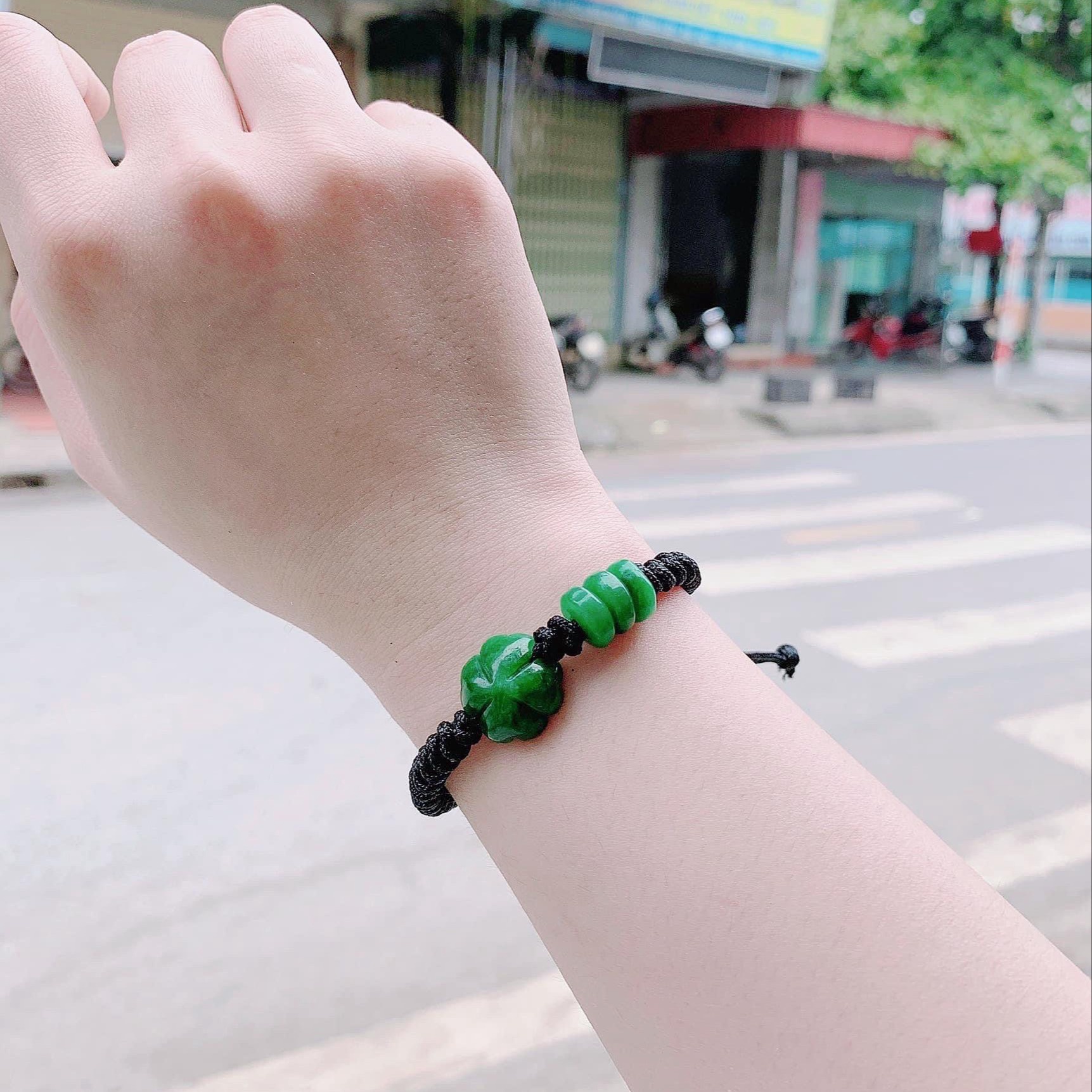Alternative view of Vòng Tay Cỏ Bốn Lá Tam Điếu Ngọc Cẩm Thạch Tết Dây Đen - Thắng Giang