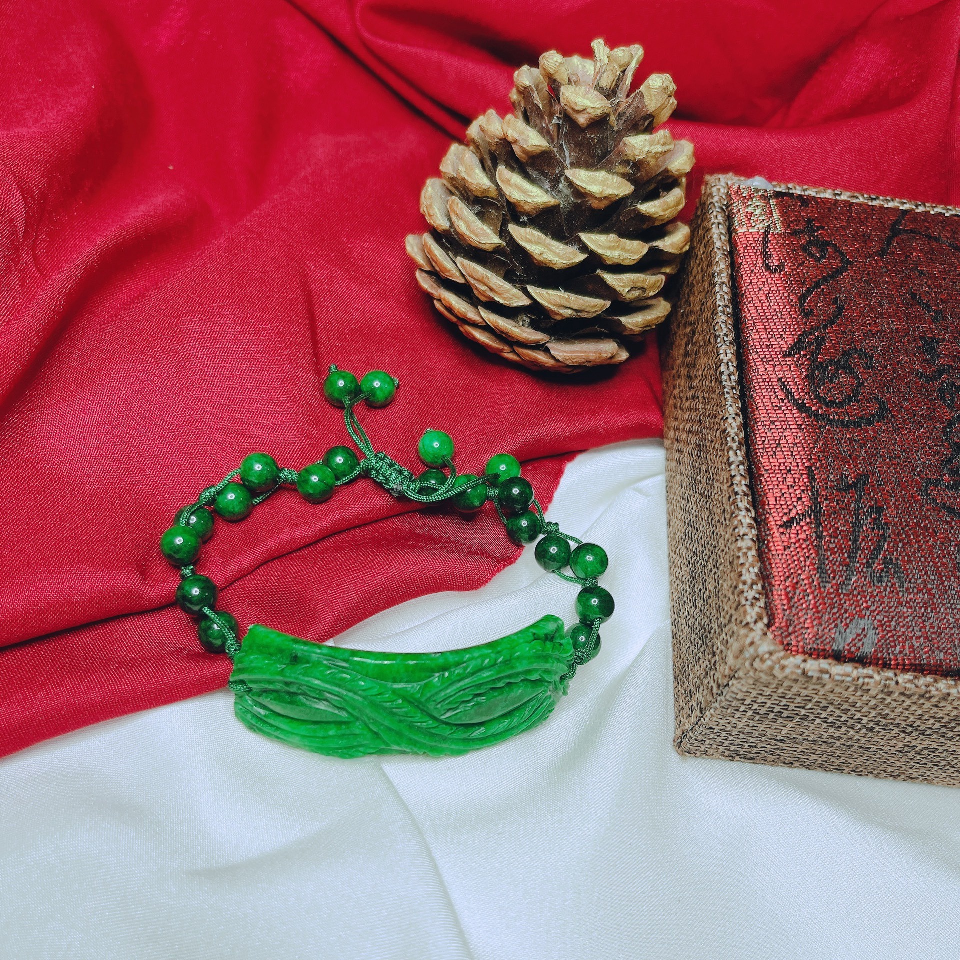 Vòng Tay Cẩm Thạch Trạm Tết Dây Thiên Nhiên - Thắng Giang