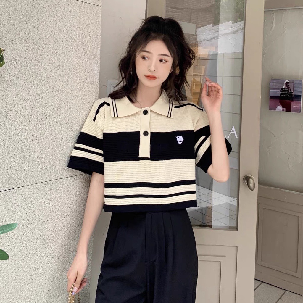 Áo Mongtoghi Ngắn Tay, Kẻ Cổ Polo, Có Thêu Hình Trước Ngực, Dáng Ngắn Trẻ Trung, Cá Tính Slcxa157 - Chipxinhxk