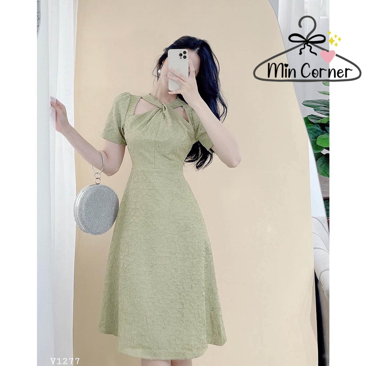 Alternative view of Đầm Midi Xoắn Cổ Md121 - Min Corner