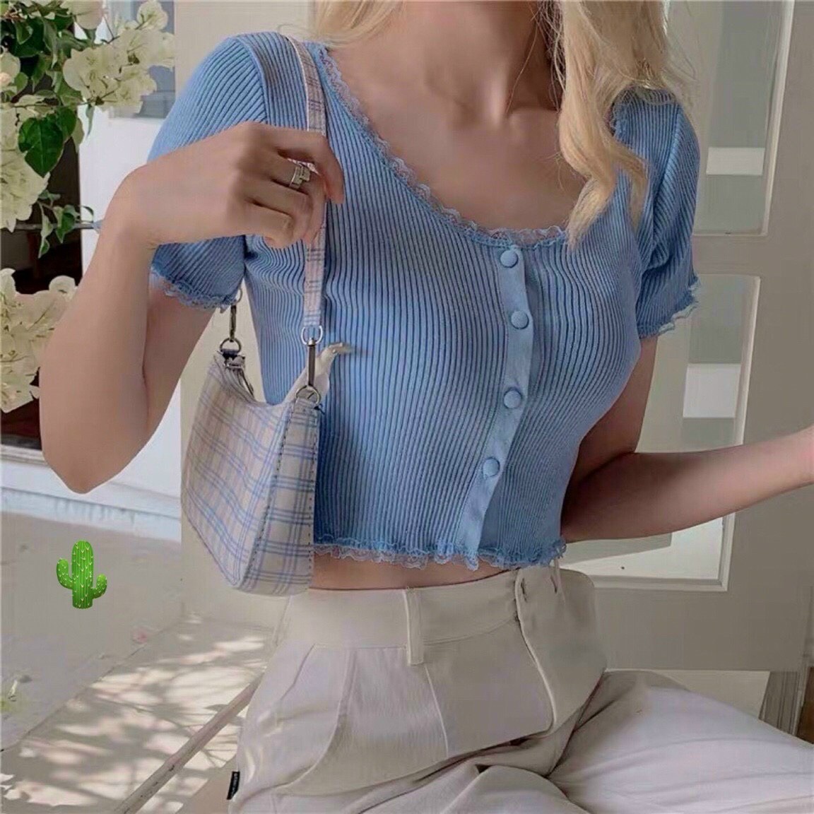Alternative view of Áo Thun Nữ Croptop Phối Viền Ren Đính Nút Tay Lỡ - Ausa House