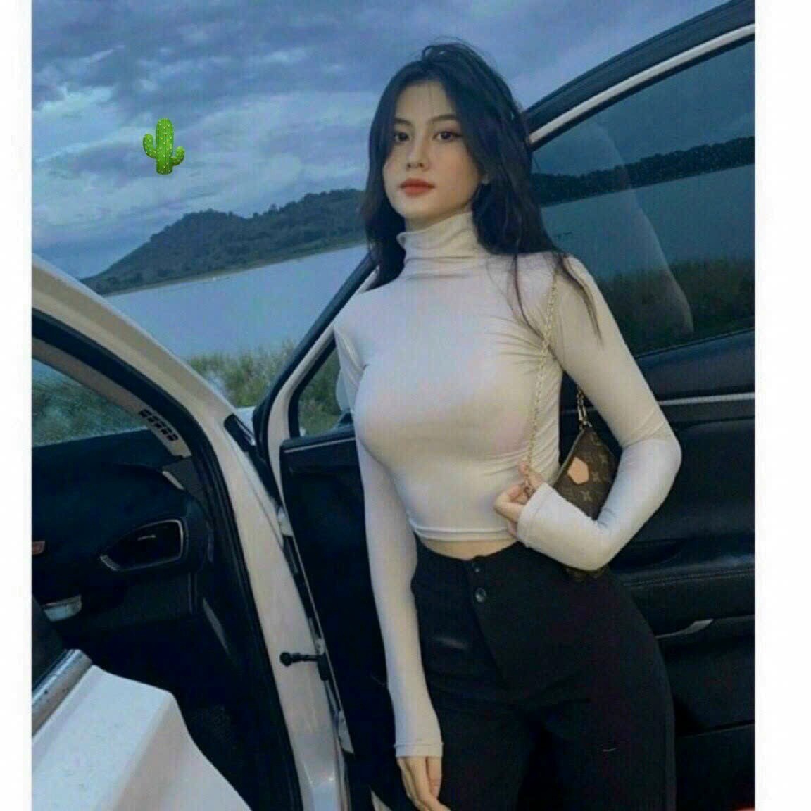 Alternative view of Áo Thun Nữ Croptop Cổ Lọ Tay Dài Trơn - Ausa House