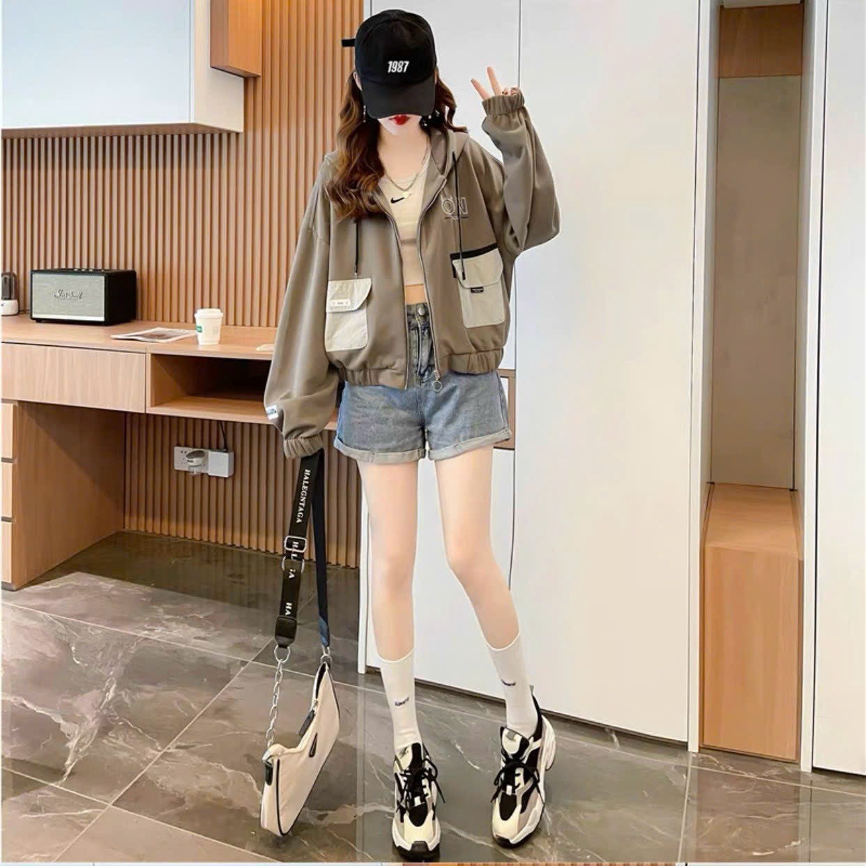 Alternative view of Áo Khoác Nữ Phối Kiểu Lửng Lửng Croptop Có Nón Chất Liệu Vải Bao Tốt Logo Thêu Túi Hộp Siêu Ngầu Hàng Hot Trend-htm Fashion