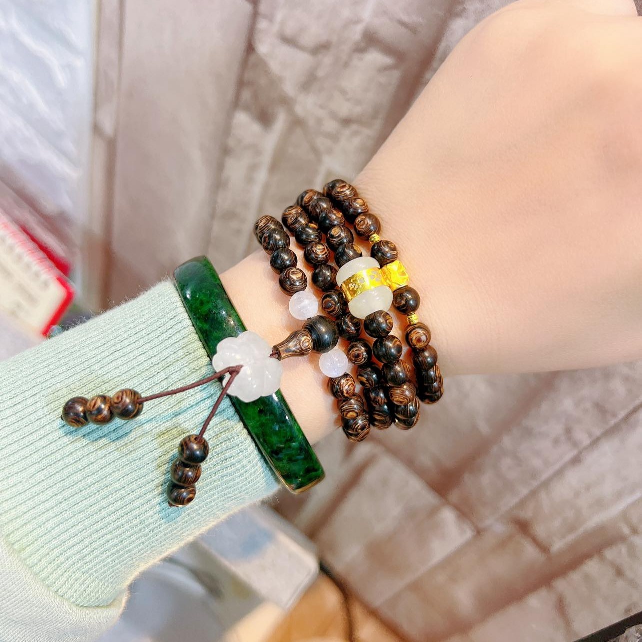 Alternative view of Vòng Tay Trầm Sánh Chìm Phối Charm Vàng Tay 24 Kara Và Cẩm Thạch - Thắng Giang