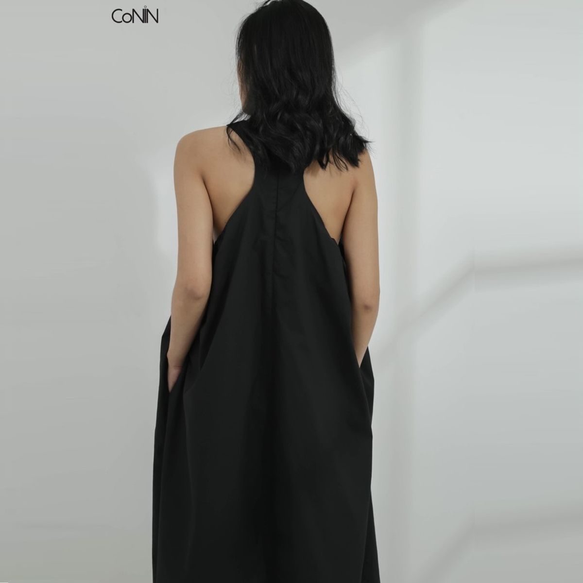 Alternative view of Đầm Thiết Kế Cổ Yếm Halter Dress - Conin